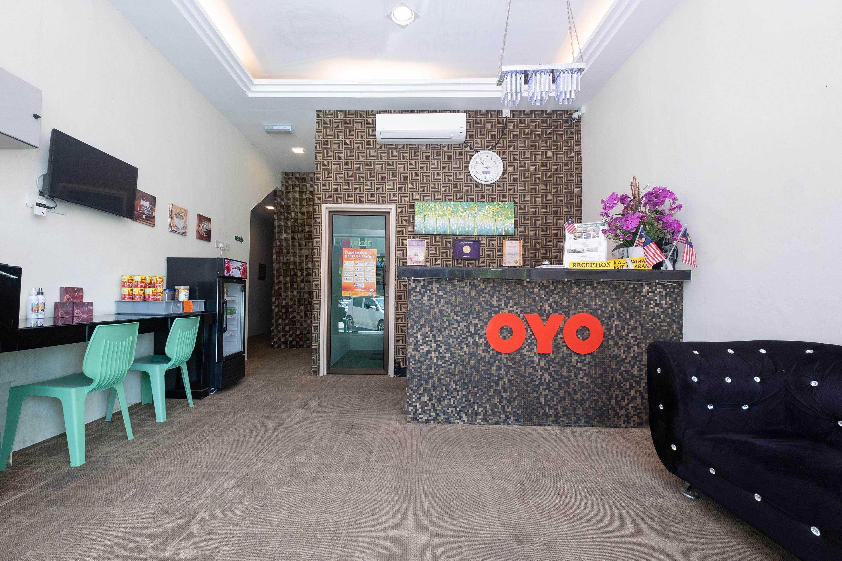 Oyo 89981 Nyamanya Hotel Куантан Екстер'єр фото