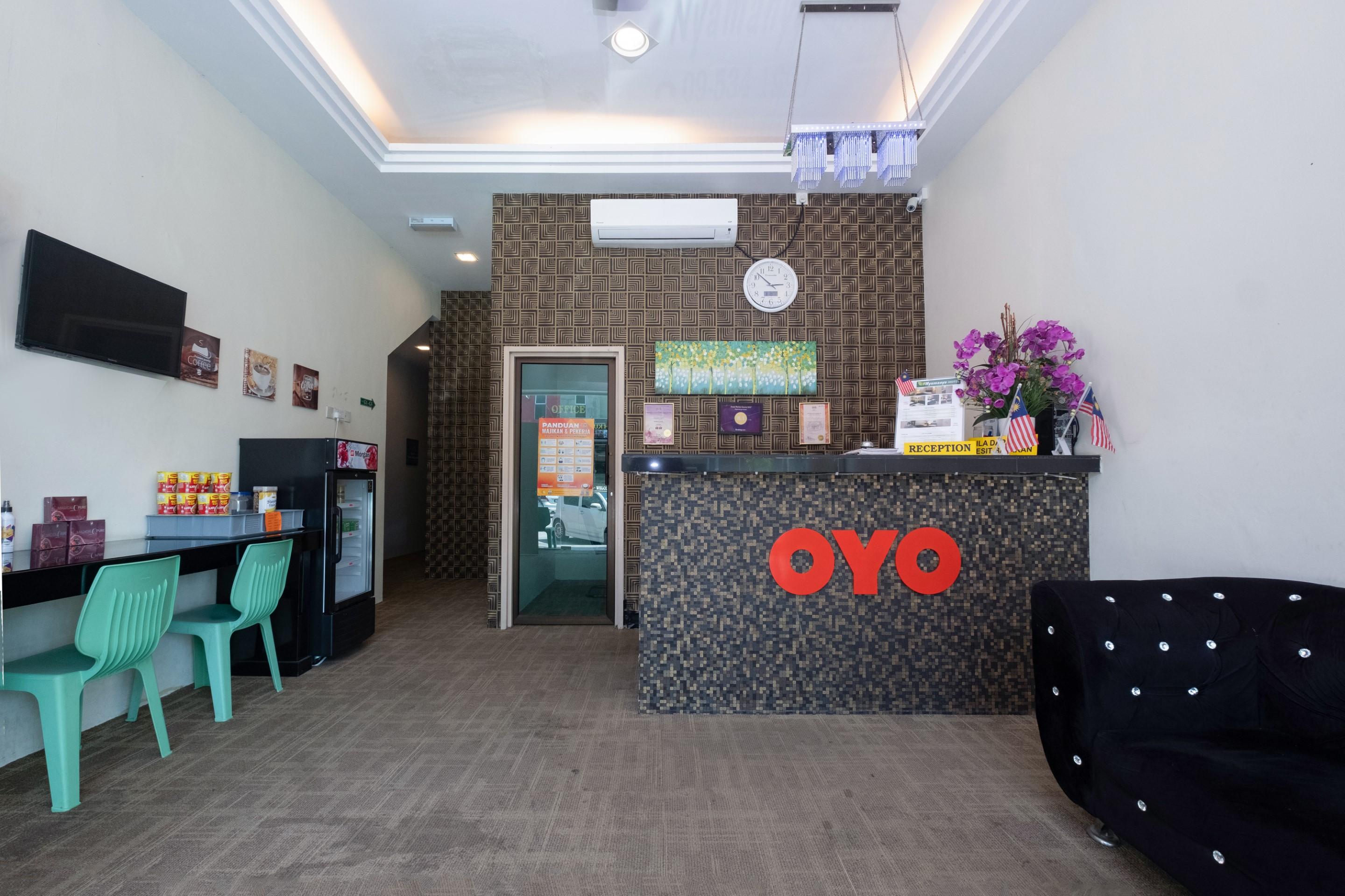 Oyo 89981 Nyamanya Hotel Куантан Екстер'єр фото